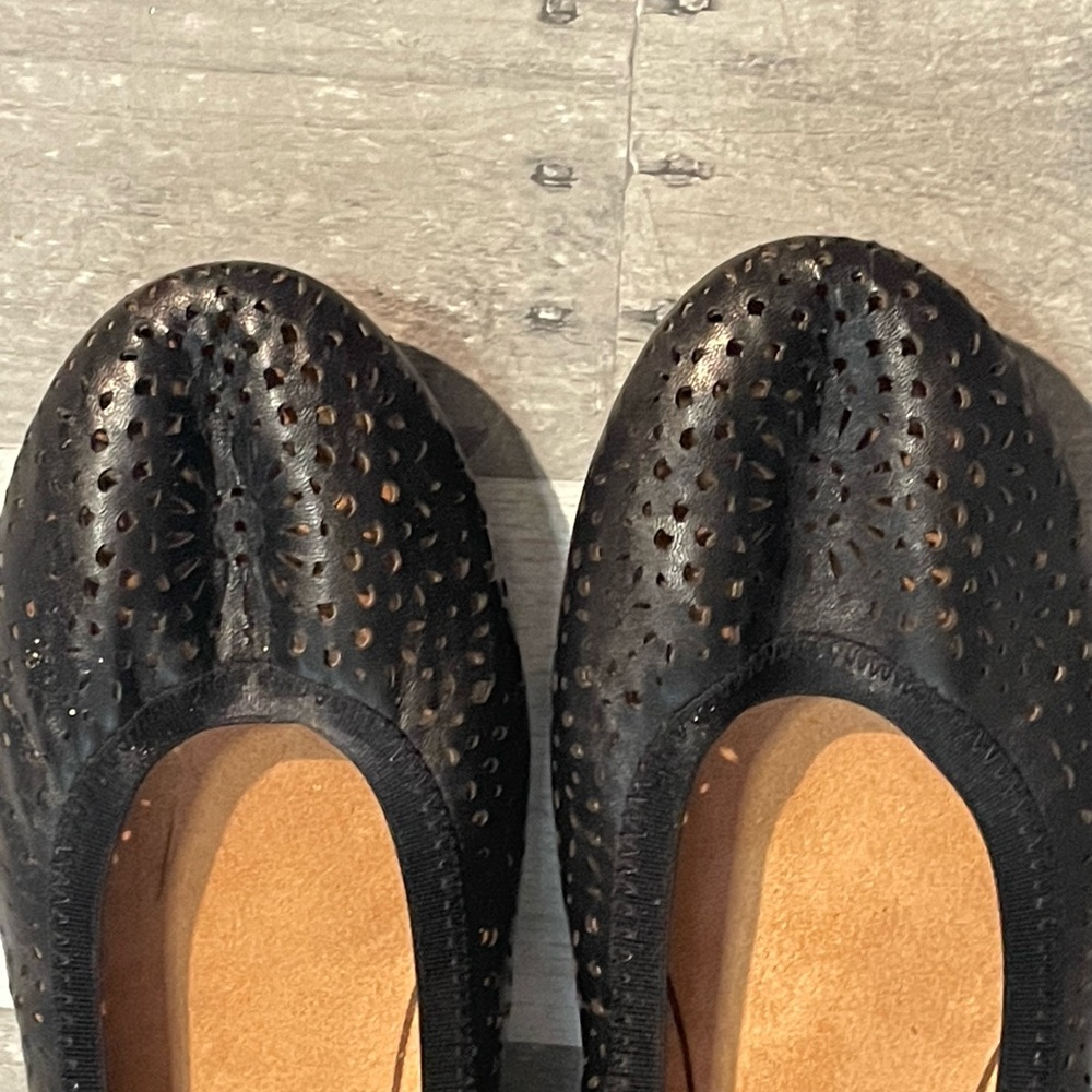 Vionic black Shoes - Picture 3 of 16